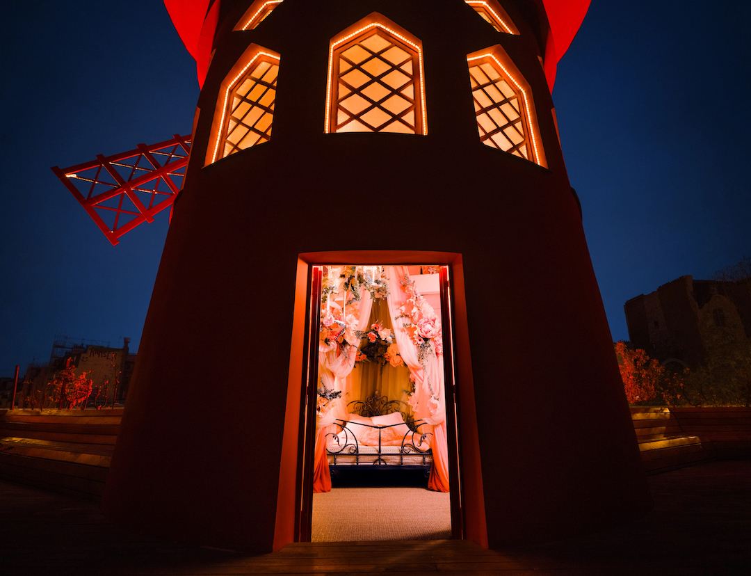 airbnb-opens-a-secret-room-for-2-in-moulin-rouges-iconic-windmill-1.jpg