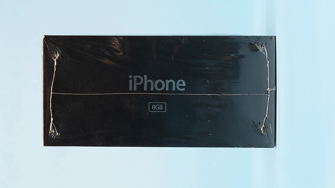 original-apple-iphone-still-sealed-in-its-plastic-reaps-five-figures-1.jpg